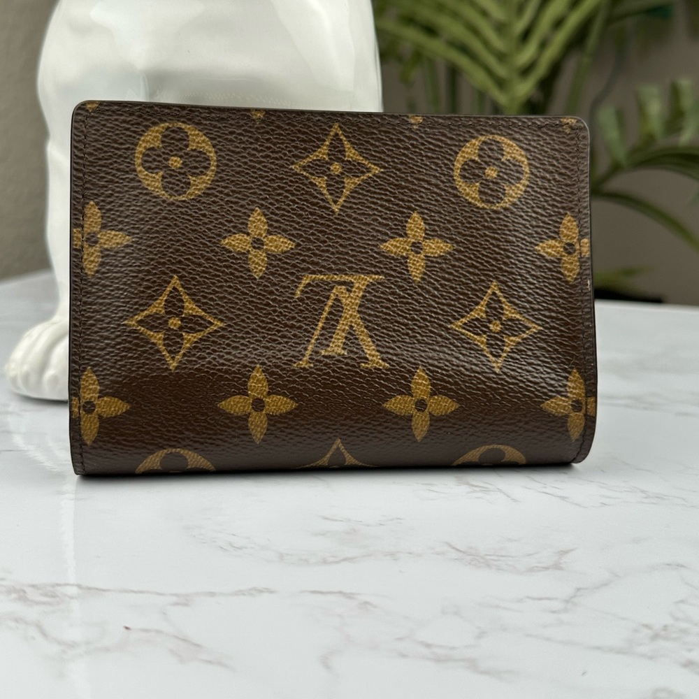 Louis Vuitton Juliette Wallet in Reverse Monogram - Picture 2 of 12
